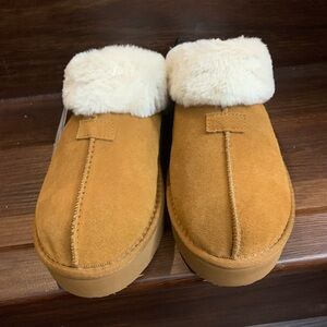 JoySpun Women’s Platform Brown Slippers Faux Fur Comfy Cozy House Shoes Sz 8 US